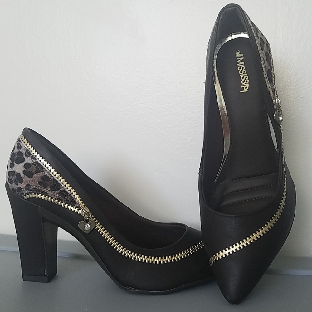 🚫SOLD‼️3 for $12‼️💎NWOT Brazilian Brown Almond Toe Block Heels